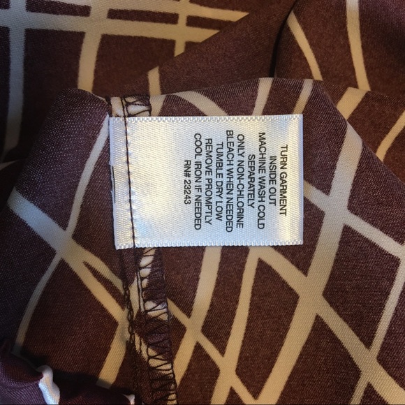 Women’s NY&C Burgundy blouse size Med - Picture 5 of 6